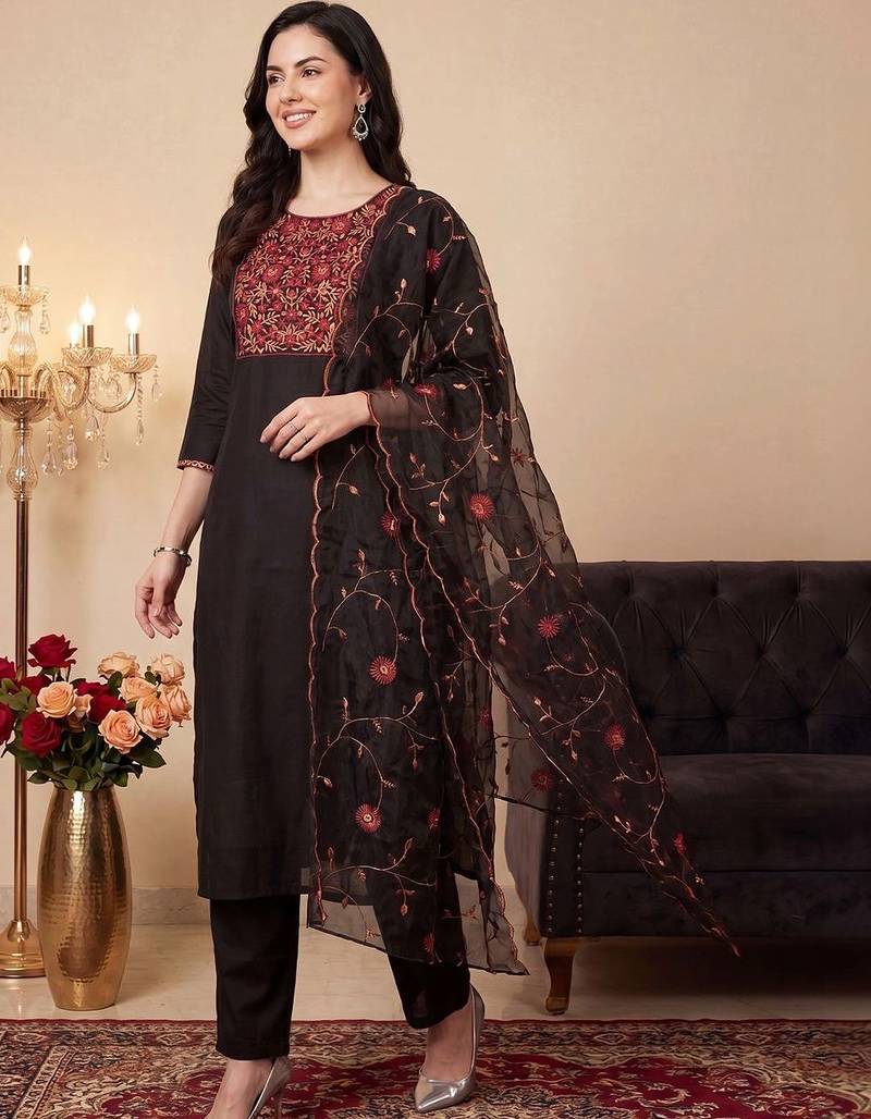 Women Ethnic Motifs Embroidered Regular Thread Work Kurta with Trousers & With Dupatta