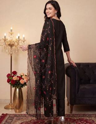 Women Ethnic Motifs Embroidered Regular Thread Work Kurta with Trousers & With Dupatta 2