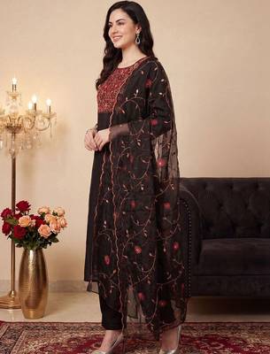 Women Ethnic Motifs Embroidered Regular Thread Work Kurta with Trousers & With Dupatta 4