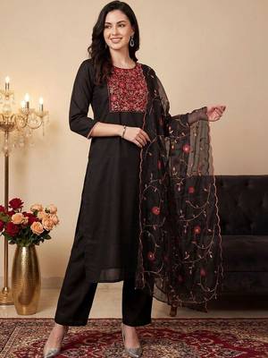 Women Ethnic Motifs Embroidered Regular Thread Work Kurta with Trousers & With Dupatta 6