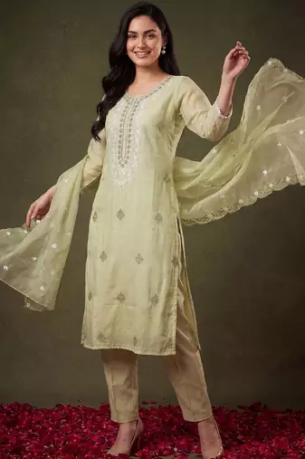 Women Ethnic Motifs Embroidered Regular Thread Work Kurta with Trousers & With Dupatta