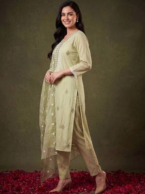 Women Ethnic Motifs Embroidered Regular Thread Work Kurta with Trousers & With Dupatta 6