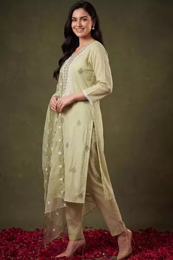 Women Ethnic Motifs Embroidered Regular Thread Work Kurta with Trousers & With Dupatta