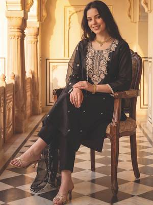 Women Ethnic Motifs Embroidered Regular Thread Work Kurta with Trousers & With Dupatta 1