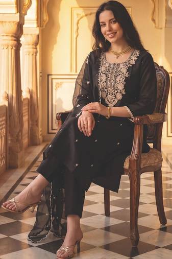 Women Ethnic Motifs Embroidered Regular Thread Work Kurta with Trousers & With Dupatta