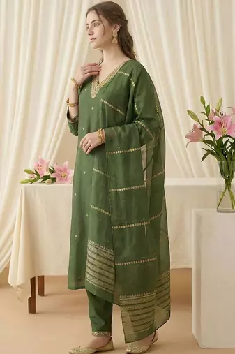 Women Ethnic Motifs Embroidered Regular Thread Work Kurta with Trousers & With Dupatta