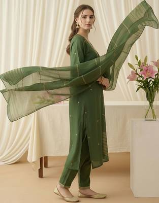 Women Ethnic Motifs Embroidered Regular Thread Work Kurta with Trousers & With Dupatta 3