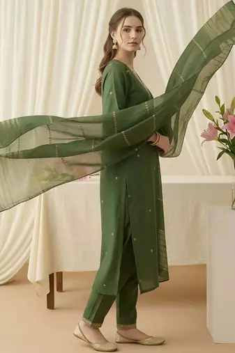 Women Ethnic Motifs Embroidered Regular Thread Work Kurta with Trousers & With Dupatta