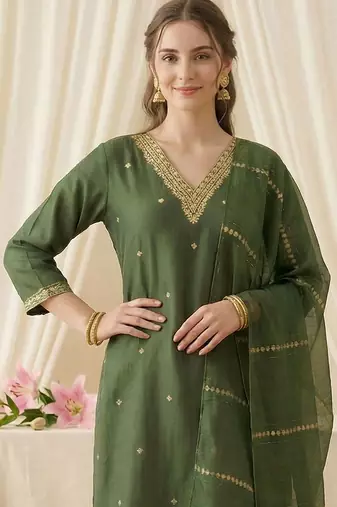 Women Ethnic Motifs Embroidered Regular Thread Work Kurta with Trousers & With Dupatta