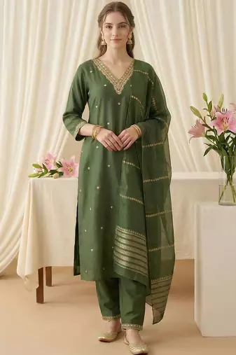 Women Ethnic Motifs Embroidered Regular Thread Work Kurta with Trousers & With Dupatta