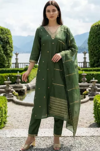 Women Ethnic Motifs Embroidered Regular Thread Work Kurta with Trousers & With Dupatta