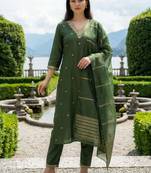 Women Ethnic Motifs Embroidered Regular Thread Work Kurta with Trousers & With Dupatta