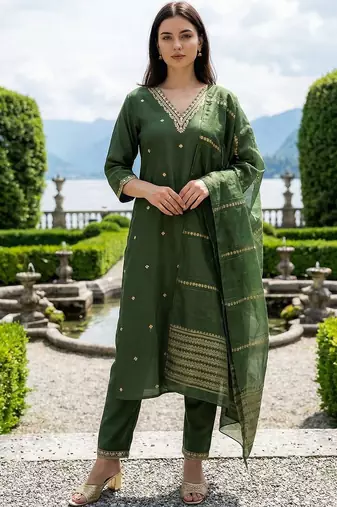Women Ethnic Motifs Embroidered Regular Thread Work Kurta with Trousers & With Dupatta