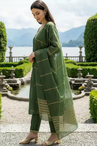 Women Ethnic Motifs Embroidered Regular Thread Work Kurta with Trousers & With Dupatta