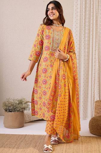 Women Floral Printed Regular Thread Work Kurta with Trousers & With Dupatta