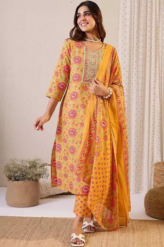 Women Floral Printed Regular Thread Work Kurta with Trousers & With Dupatta