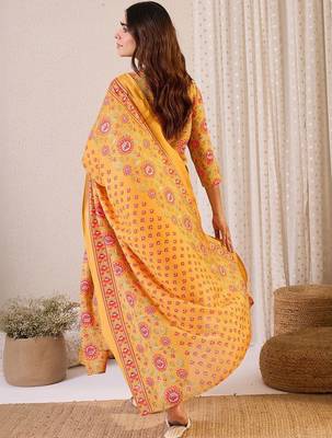 Women Floral Printed Regular Thread Work Kurta with Trousers & With Dupatta 4