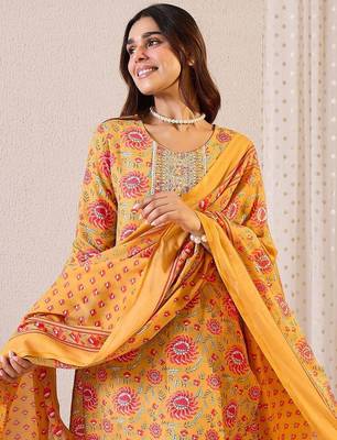 Women Floral Printed Regular Thread Work Kurta with Trousers & With Dupatta 5