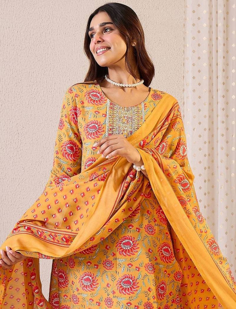 Women Floral Printed Regular Thread Work Kurta with Trousers & With Dupatta
