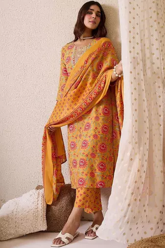 Women Floral Printed Regular Thread Work Kurta with Trousers & With Dupatta