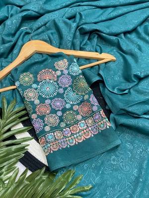 Emerald Color Original flower design work work with floral design Silk blend Saree 3