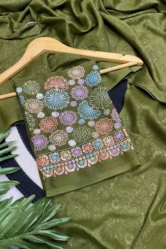 Mahendi Color Original flower design work work with floral design Silk blend Saree
