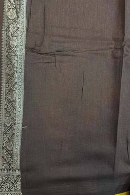 golden banarasi silk blend blend saree with tringular boota work  5