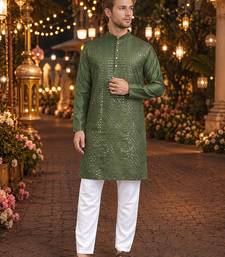 Green embroidered silk blend straight kurta