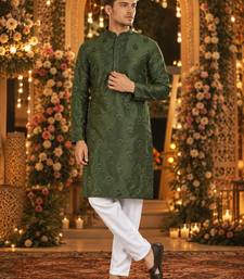 Green embroidered silk blend straight kurta