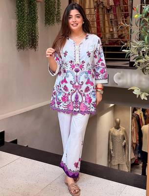 Off white cotton printed kurta with pant 1