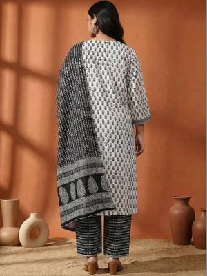 Plus Size Motifs Printed Regular Pure Cotton Kurta with Trousers & With Dupatta 5