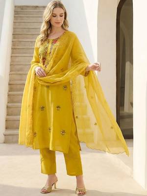 Women Floral Embroidered Regular Thread Work Kurta with Trousers & With Dupatta 1