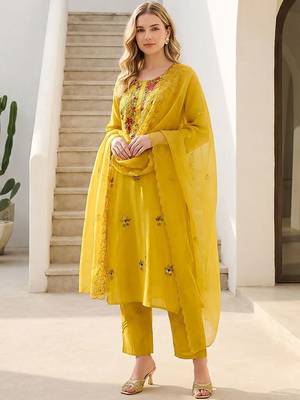 Women Floral Embroidered Regular Thread Work Kurta with Trousers & With Dupatta 4
