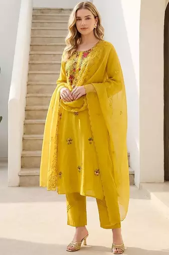 Women Floral Embroidered Regular Thread Work Kurta with Trousers & With Dupatta
