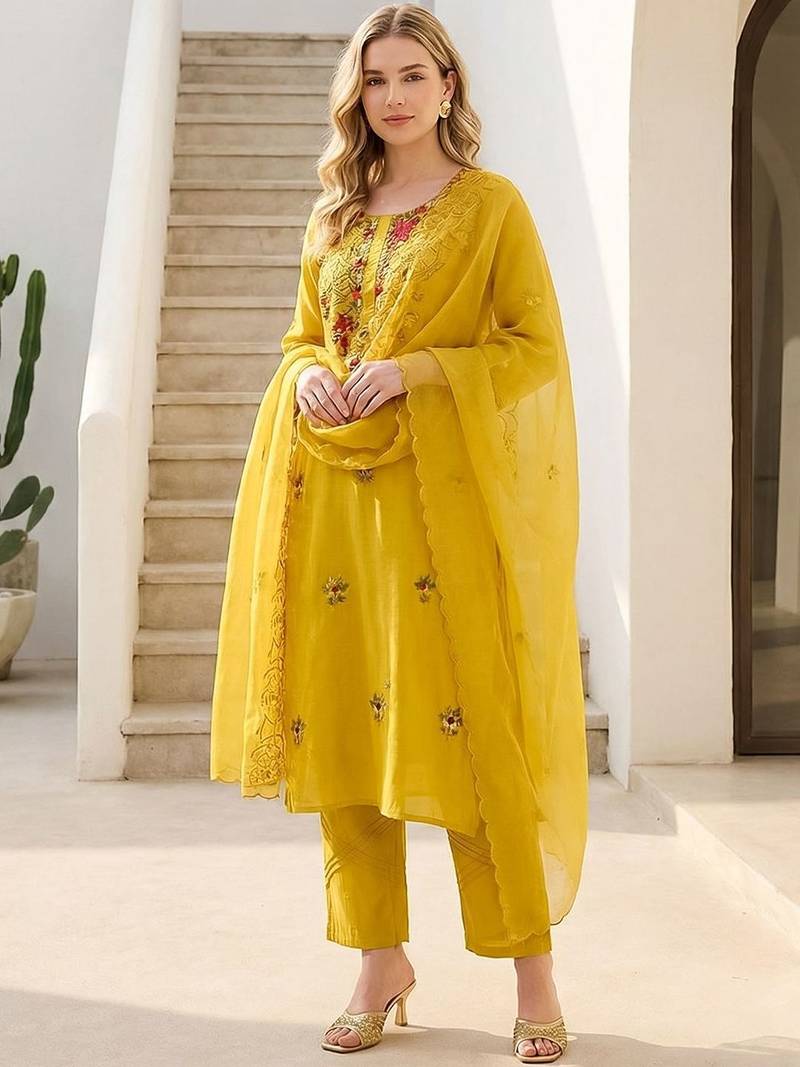 Women Floral Embroidered Regular Thread Work Kurta with Trousers & With Dupatta