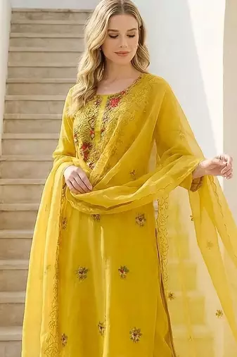 Women Floral Embroidered Regular Thread Work Kurta with Trousers & With Dupatta