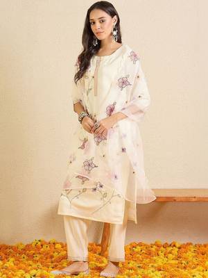 Women Floral Embroidered Regular Thread Work Kurta with Trousers & With Dupatta 4