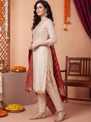 Women Ethnic Motifs Embroidered Regular Thread Work Kurta with Trousers & With Dupatta 5