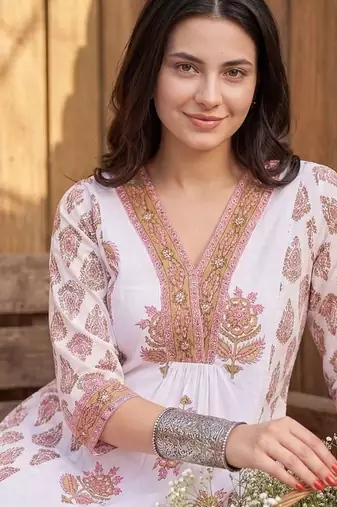Women Ethnic Motifs Printed Empire Thread Work Pure Cotton Kurta with Trousers