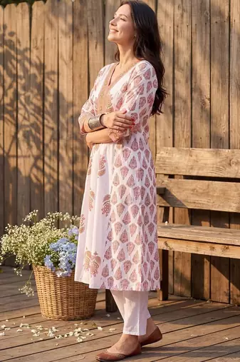 Women Ethnic Motifs Printed Empire Thread Work Pure Cotton Kurta with Trousers