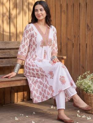Women Ethnic Motifs Printed Empire Thread Work Pure Cotton Kurta with Trousers 5