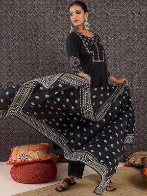 Women Ethnic Motifs Embroidered Regular Thread Work Pure Cotton Kurta with Trousers & With Dupatta 2