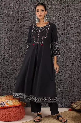 Women Ethnic Motifs Embroidered Regular Thread Work Pure Cotton Kurta with Trousers & With Dupatta