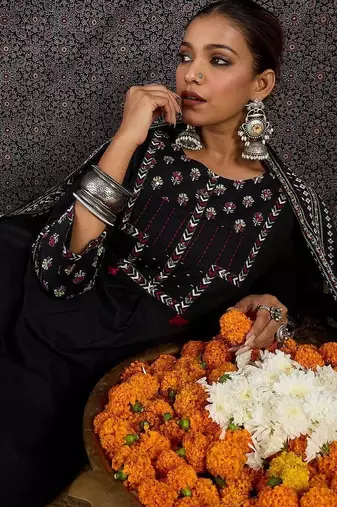 Women Ethnic Motifs Embroidered Regular Thread Work Pure Cotton Kurta with Trousers & With Dupatta