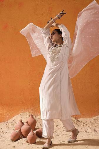 Women Ethnic Motifs Embroidered Regular Kurta With Trousers & Dupatta