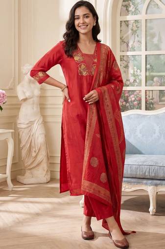 Women Ethnic Motifs Embroidered Regular Kurta with Trousers & With Dupatta