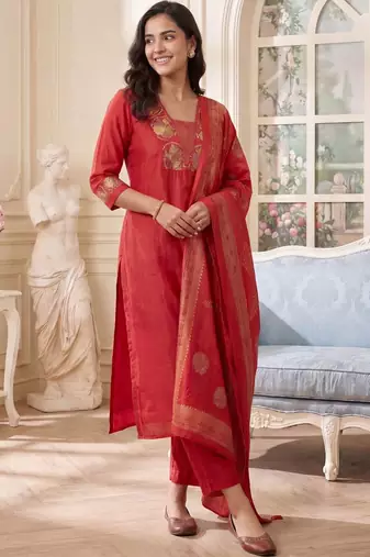 Women Ethnic Motifs Embroidered Regular Kurta with Trousers & With Dupatta