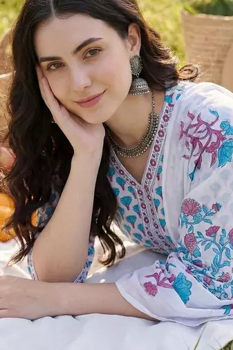 Women Floral Printed Empire Pure Cotton Kurta with Trousers & With Dupatta
