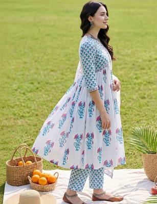 Women Floral Printed Empire Pure Cotton Kurta with Trousers & With Dupatta 3