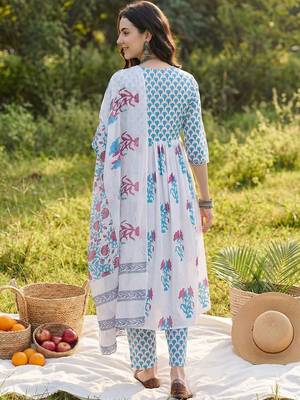 Women Floral Printed Empire Pure Cotton Kurta with Trousers & With Dupatta 4